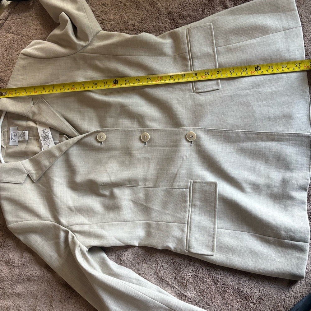 Ann taylor LOFT Women's Beige Blazer 100% wool size 12P - Picture 9 of 9